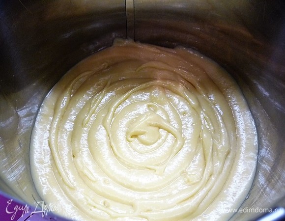 И один корж — в форме диаметром 20 см.