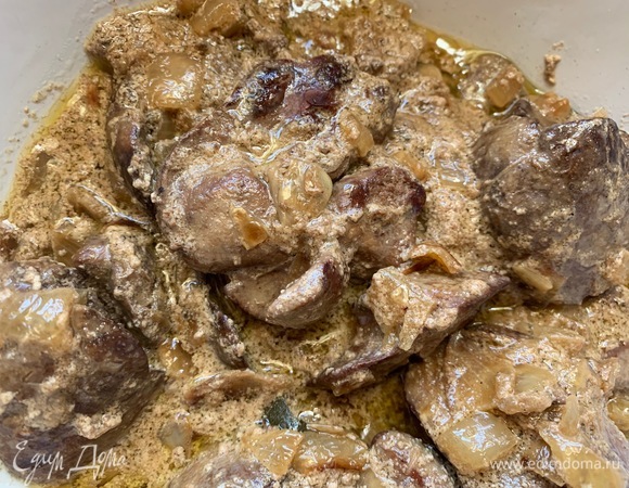 Переложить в миску, дать немного остыть.