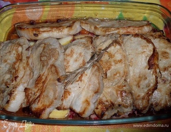 Запекаем 20–30 минут при 200°C. Затем фольгу снимаем.