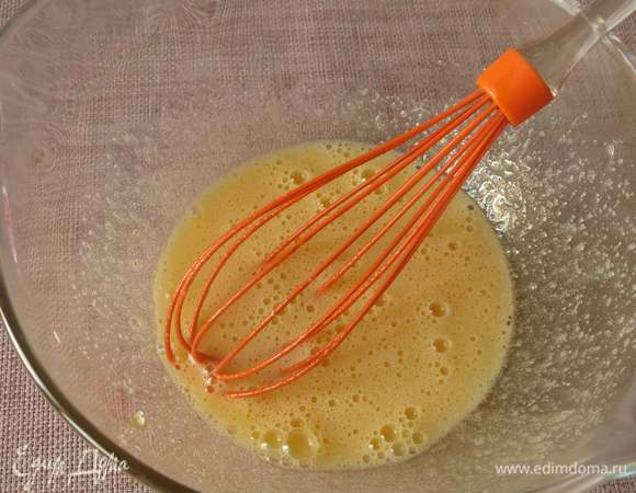 Вводим сметану.