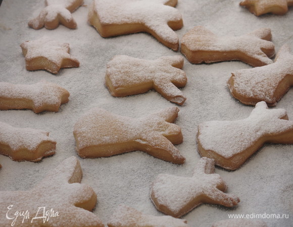 Посыпаем сахарной пудрой.