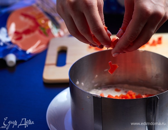 Слой моркови также покройте майонезом.