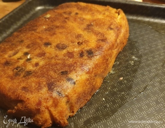 Вот так выглядит кекс с пропиткой, ничего не разваливается, впитал почти все. Оставляю остыть и далее украшаю.