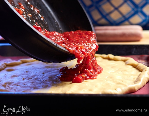 Проварите их в сотейнике с солью, сахаром и прованскими травами, чтобы получился томатный соус.