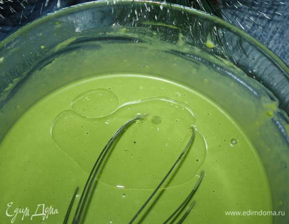 В самом конце нужно добавить растительное масло.