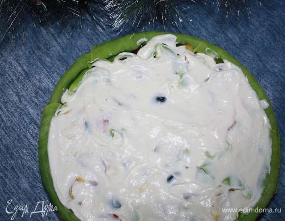 Заливаем все остатками крема и разравниваем.