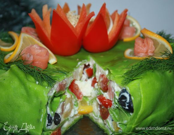 Торт в разрезе выглядит очень красиво.