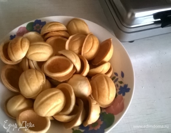 Остужаем получившиеся скорлупки.