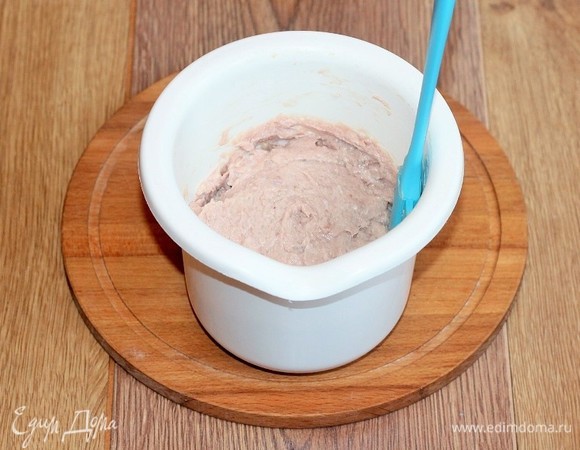 После помола фарш будет намного нежнее и вкуснее, и не будет видно лука.