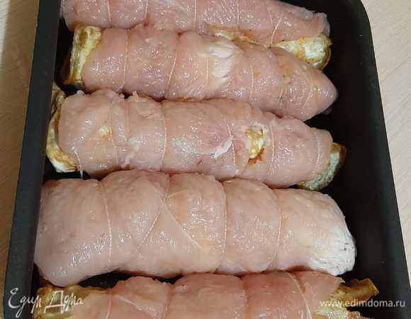 Отправляем в духовку до готовности на 20–30 минут при 190°C. Как подрумянится, достаем. Можно кушать и в горячем, и в холодном виде.