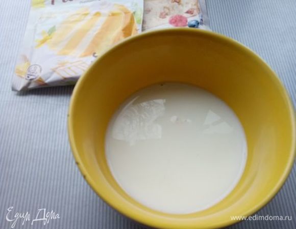 Молоко жирности не менее 3,2% развести с пачкой пудинга, у меня самый вкусный желтенький.