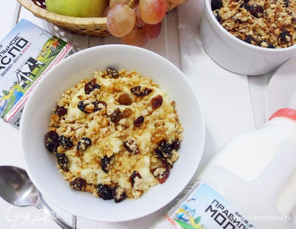 Молочная пшенная каша с гранолой готова. Приятного аппетита и удачного дня!