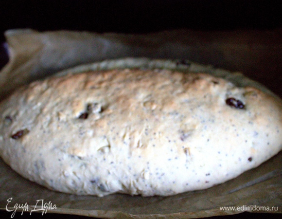 Поставила выпекать на пергаменте в разогретую до 200°C эл. духовку.