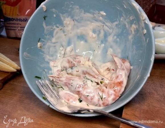 Маринад тем временем пропитал креветки. Пора ими заняться.