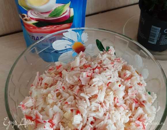 Режем все ингредиенты.