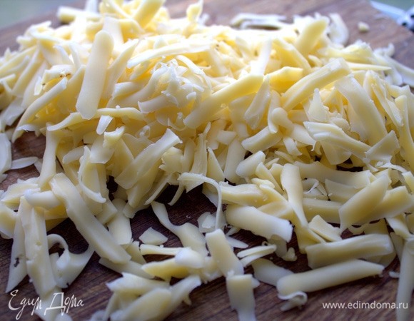 Сыр натереть.