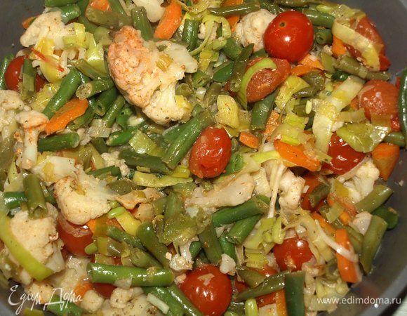 Овощи перемешиваем. Если необходимо, то добавить соль и перец по вкусу.