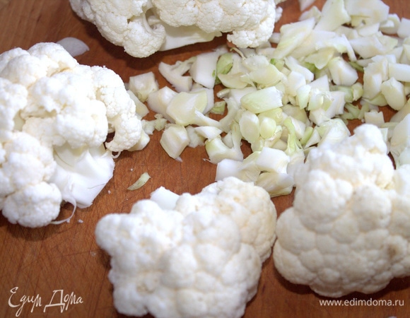 Измельчить цветную.