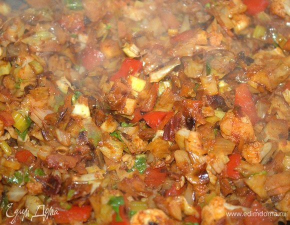 Томить до готовности начинки.