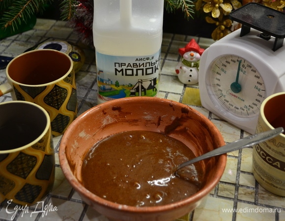 Соединить сухие ингредиенты, затем добавить ПравильноеМолоко АО АИСФеР, масло и яйцо. Сразу все размешать.