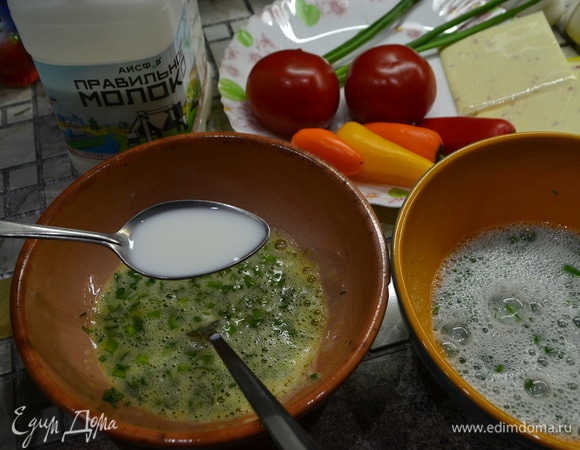 В две разные глубокие емкости разделить по отдельности желтки с белками и постепенно добавить все ингредиенты: ПравильноеМолоко АО АИСФеР...