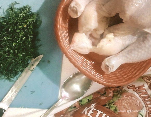 Укроп мелко нарезаем.