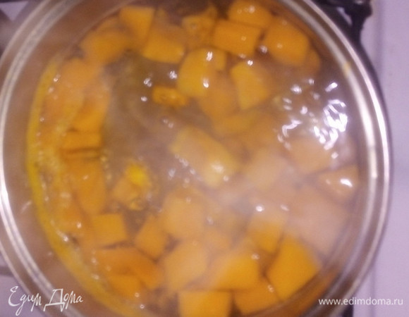 Бланшируем в кипящей воде 5 минут.