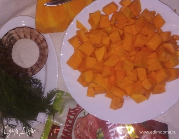 Наш кусочек тыквы нарезаем кубиками размером не больше 1 см.