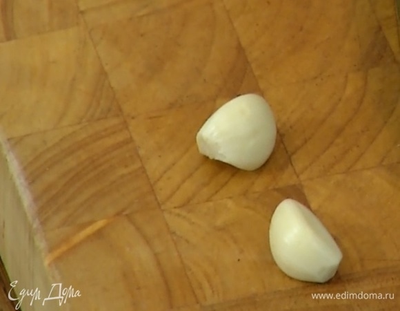 Чеснок почистить.