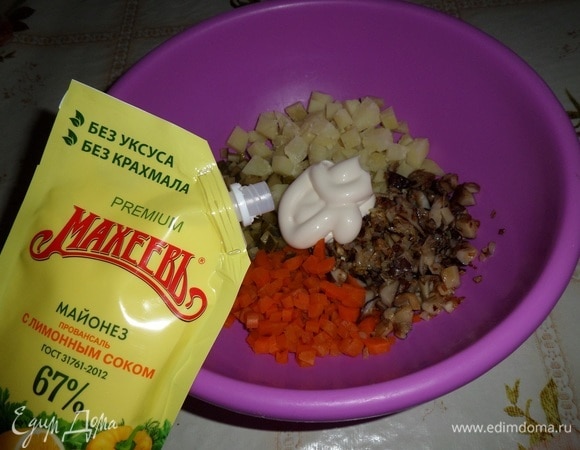 Добавляем майонез ТМ «МахеевЪ».
