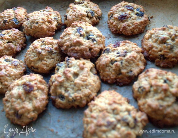 Поставить в разогретую до 200°C эл. духовку. Через 5 минут снизила температуру до 180°C.