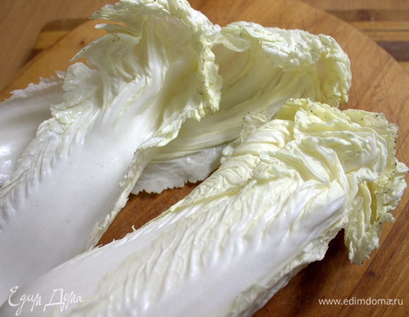 Листья капусты промыть, просушить.