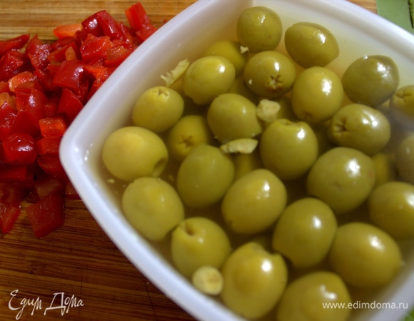 Оливки тоже.