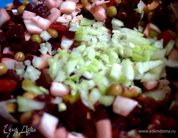 Лук, если любите, тоже измельчить.