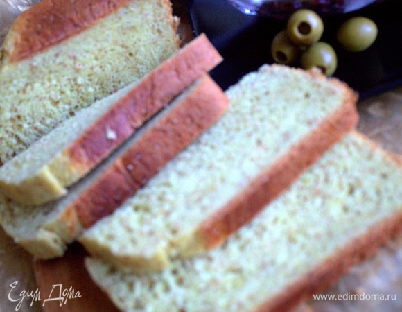 Вкусно с домашним хлебом из хлебопечки. Тут в составе отруби, приправы, куркума для цвета.