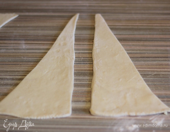 Оставшиеся по бокам два прямоугольника поворачиваем и делаем тоже треугольник.