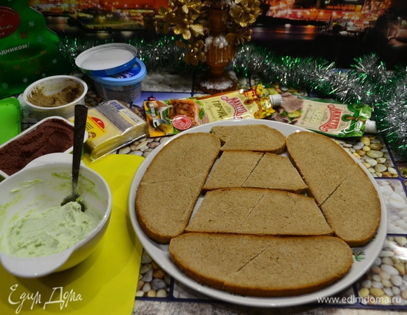 Предлагаю вам интересную подачу бутербродов! На блюдо нарезать куски хлеба любого размера. 