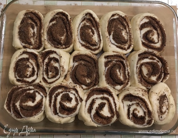 Выкладываем в форму для запекания, даем постоять 20 минут в теплом месте.