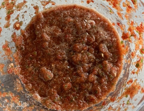 В блендере все пюрируем до однородной массы.