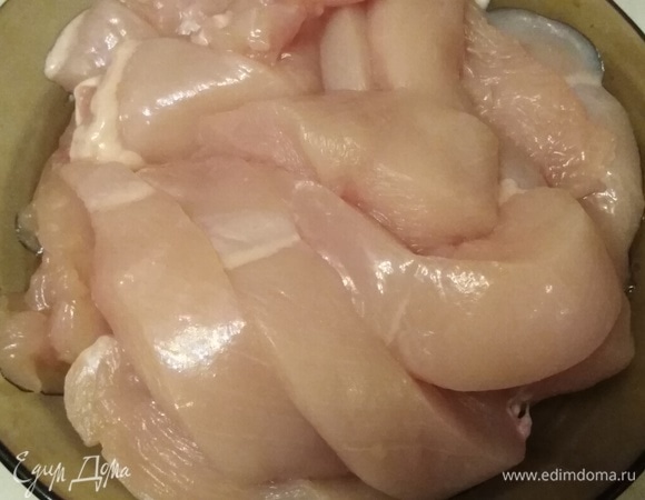 Подготовить куриную грудку.