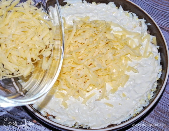 3 слой — натереть сыр.
