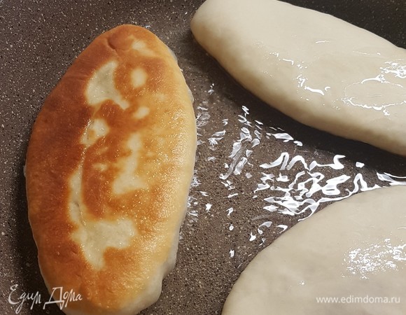 Обжаривать на масле с двух сторон до золотистого цвета.