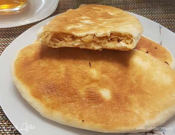Стенки у пирожков тонкие, а начинки много. Угощайтесь.