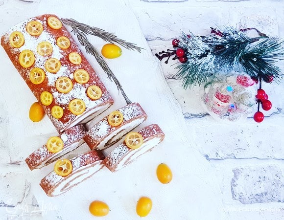 Перед подачей посыпать рулет сахарной пудрой и нарезать. Приятного чаепития!