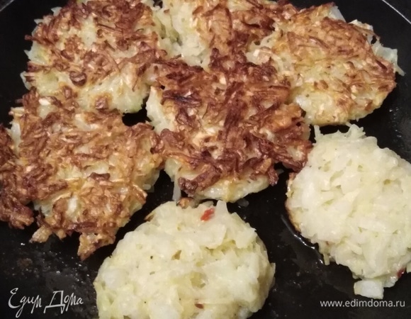 Жарить под крышкой на тихом огне с двух сторон примерно по 10 минут каждую. Приятного аппетита!