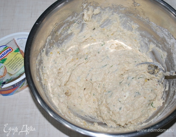 Хорошо перемешайте тесто.