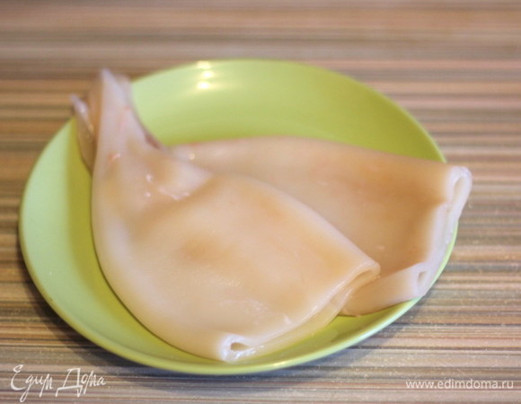 Очищенные тушки также промыть и обсушить, плавники я срезаю, их можно просто поджарить с луком.