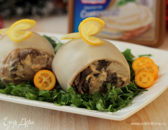 Запекать в духовке, разогретой до 180°C, 15–20 минут, смотрите по своей духовке, т. к. у всех они разные. Можно посыпать тертым сыром, но мне нравятся просто так. Достать тушки, сбрызнуть лимонным соком и можно подавать. Приятного аппетита!