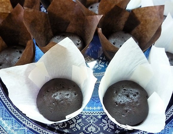 Выпекаем в заранее разогретой духовке при температуре 170°C в течение 20–25 минут.