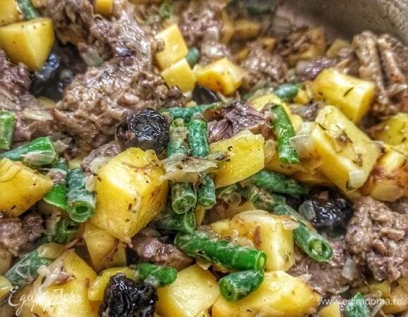 Обжариваем, помешивая, минут 5.